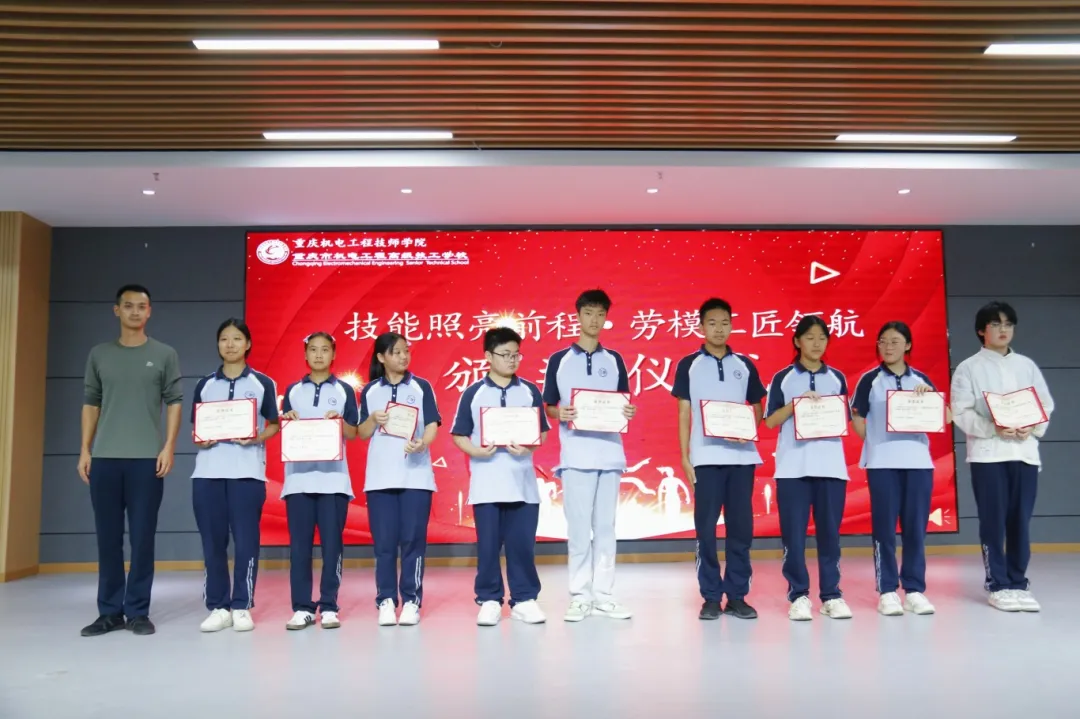 5fecc28f84a4692f2eef33bf16a40d38.jpg